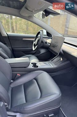 Седан Tesla Model 3 2022 в 