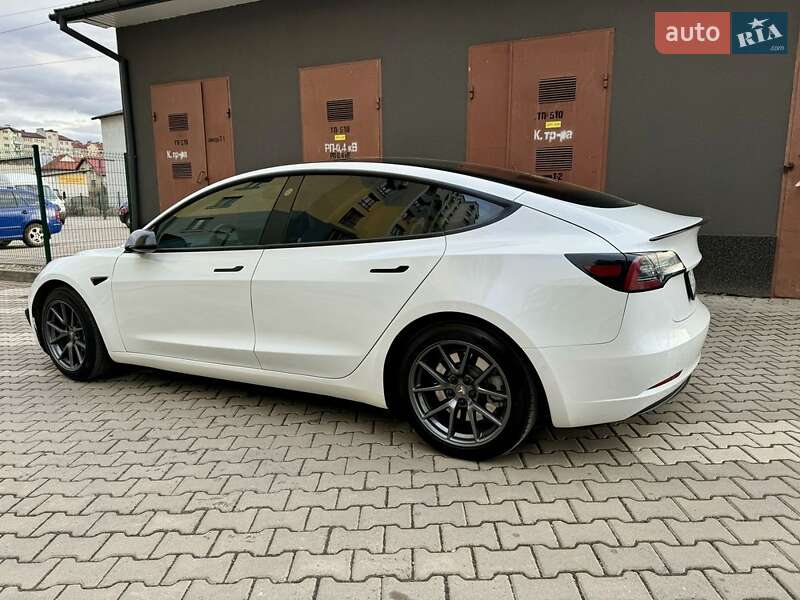 Tesla Model 3 2021