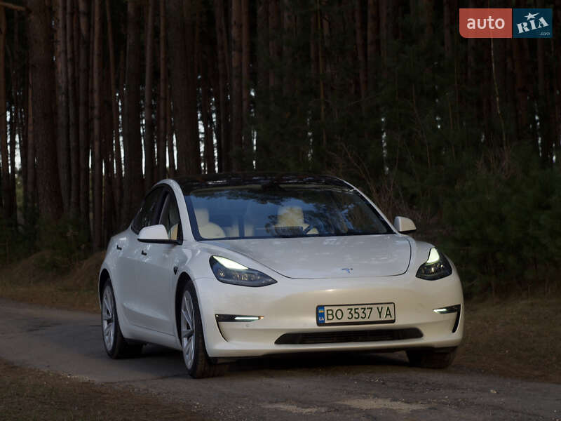 Седан Tesla Model 3 2021 в Тернополе