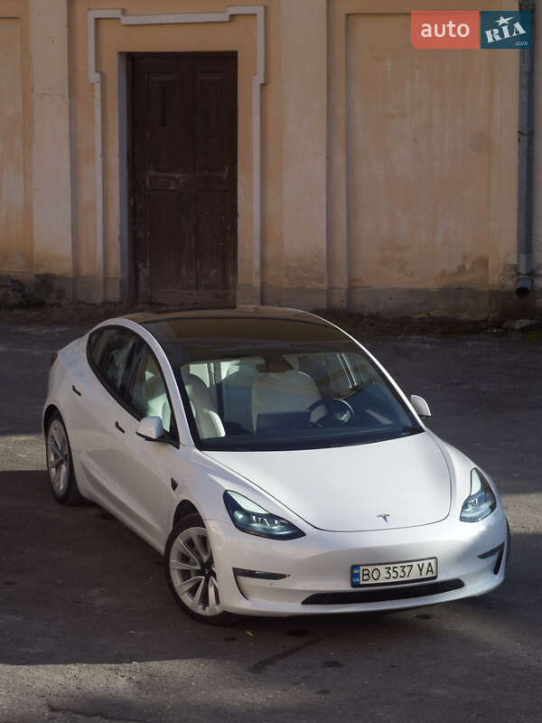 Седан Tesla Model 3 2021 в Тернополе
