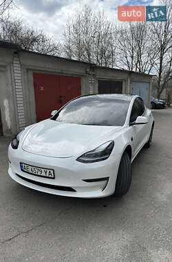 Седан Tesla Model 3 2023 в 