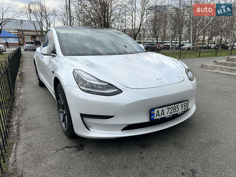 Седан Tesla Model 3 2019 в Києві