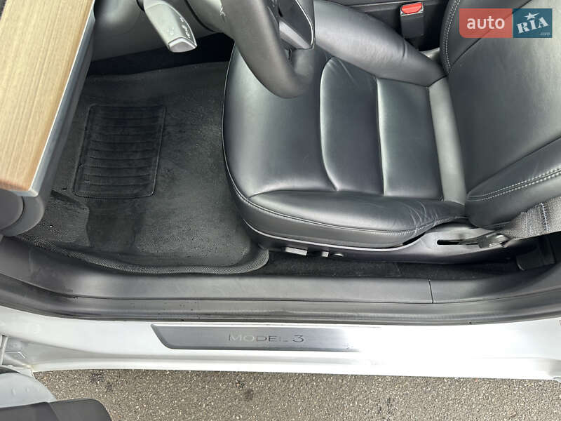 Седан Tesla Model 3 2019 в Києві
