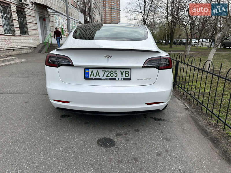 Седан Tesla Model 3 2019 в Києві