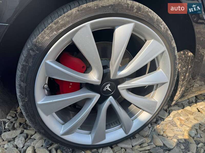 Седан Tesla Model 3 2018 в Самборі