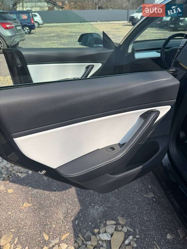 Седан Tesla Model 3 2018 в Самборі