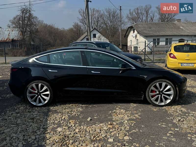 Седан Tesla Model 3 2018 в Самборі