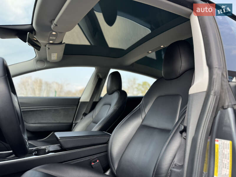Седан Tesla Model 3 2019 в Рівному