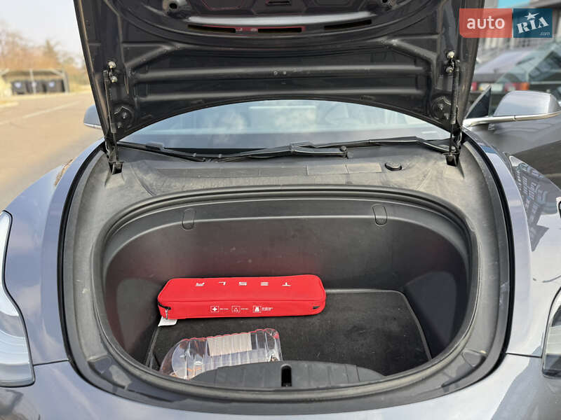 Седан Tesla Model 3 2019 в Рівному