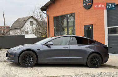Седан Tesla Model 3 2022 в 