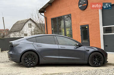 Седан Tesla Model 3 2022 в 