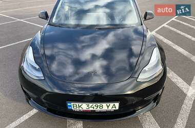 Седан Tesla Model 3 2022 в Ровно