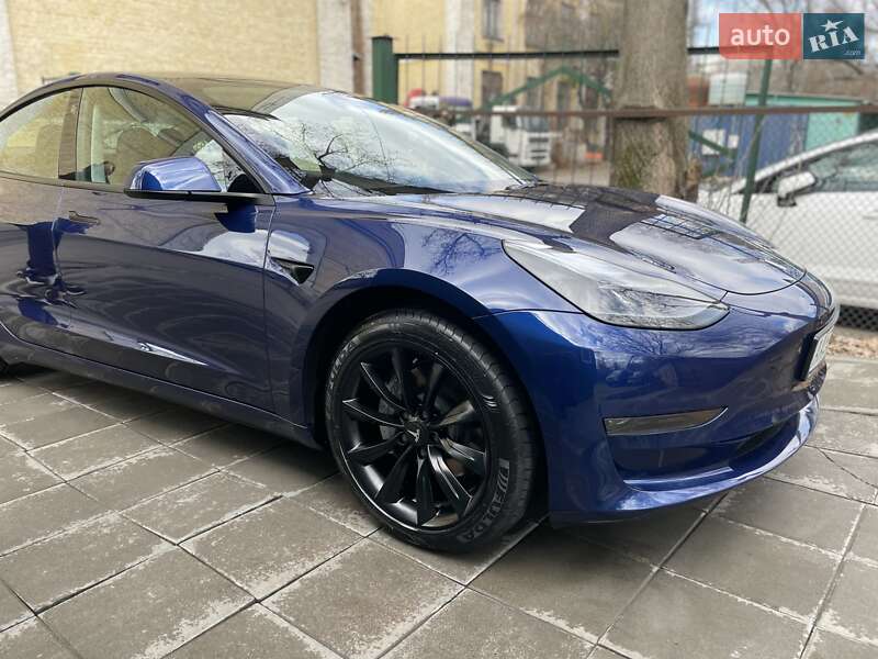 Седан Tesla Model 3 2023 в Киеве