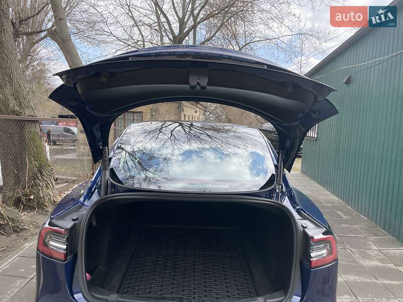 Седан Tesla Model 3 2023 в Киеве