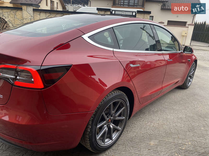 Седан Tesla Model 3 2019 в Самборе