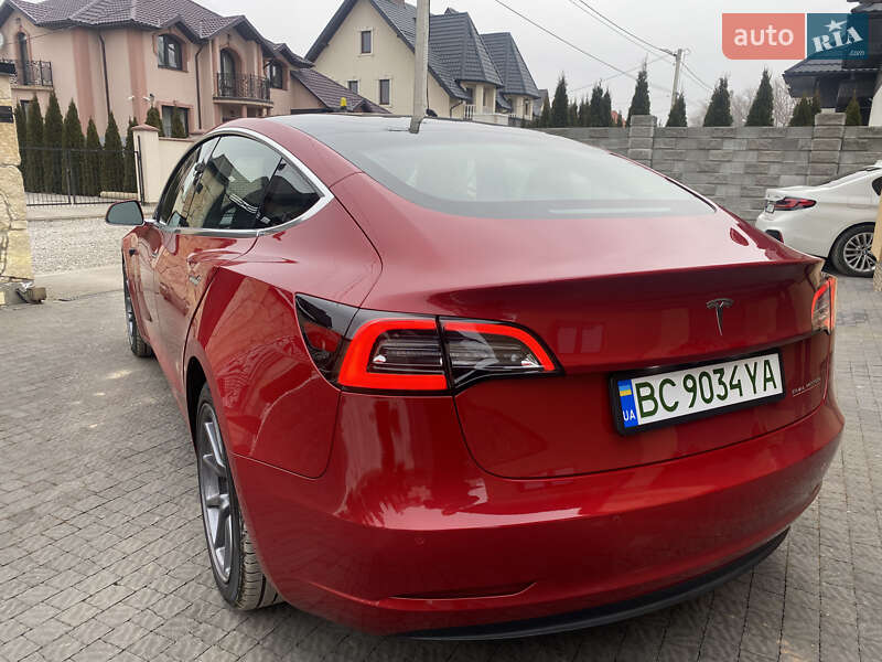 Седан Tesla Model 3 2019 в Самборе