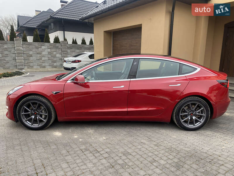 Седан Tesla Model 3 2019 в Самборе