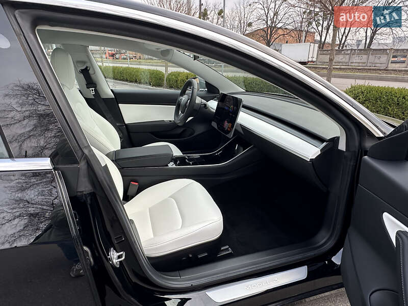 Седан Tesla Model 3 2019 в Виннице