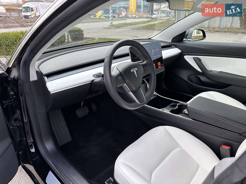 Седан Tesla Model 3 2019 в Виннице