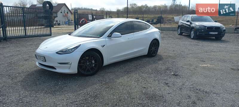 Седан Tesla Model 3 2018 в Николаеве