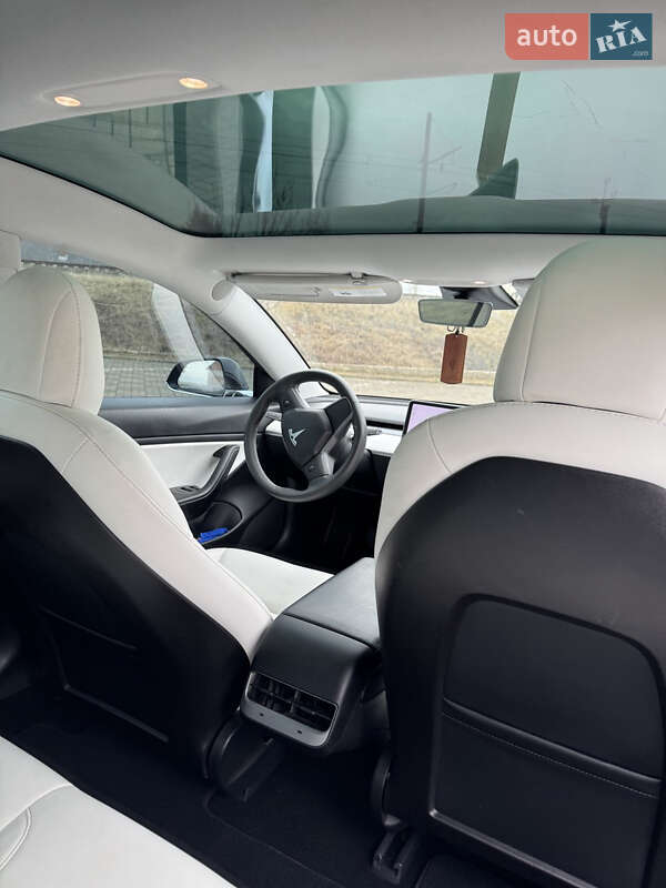Седан Tesla Model 3 2020 в Самборі