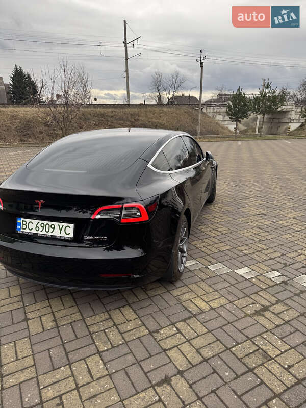Седан Tesla Model 3 2020 в Самборі