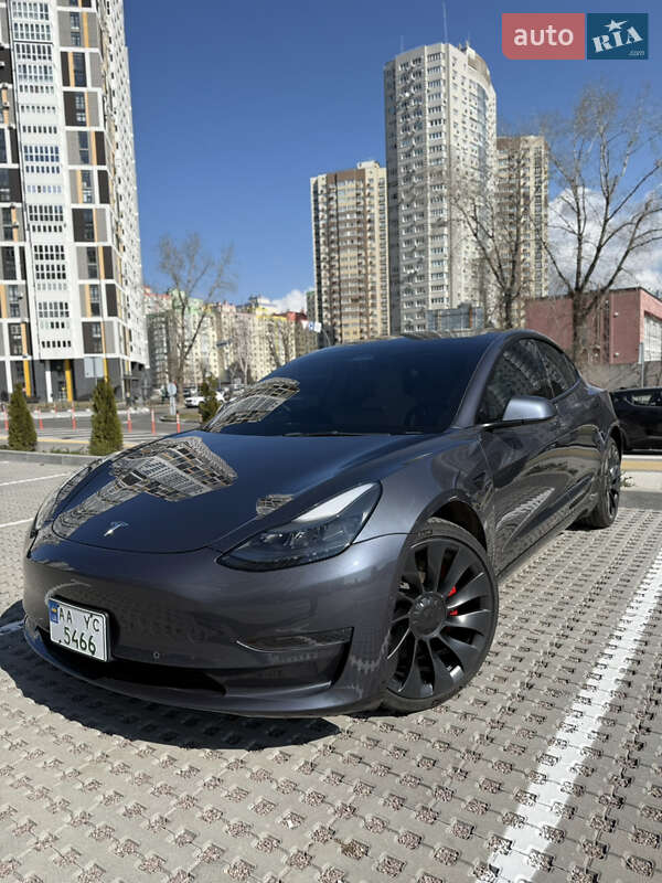 Седан Tesla Model 3 2022 в 