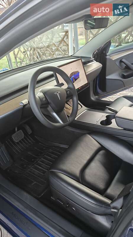Седан Tesla Model 3 2023 в Павлограді