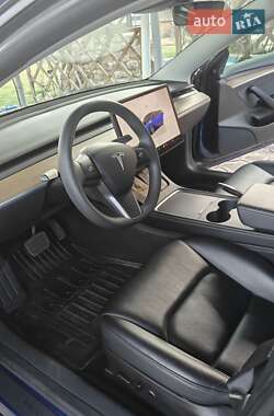 Седан Tesla Model 3 2023 в 