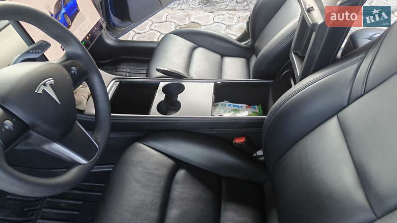 Седан Tesla Model 3 2023 в Павлограді
