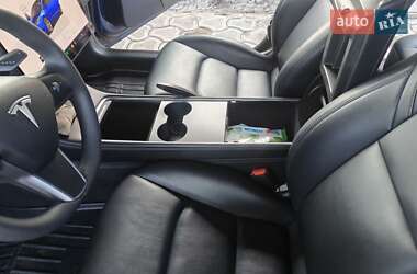 Седан Tesla Model 3 2023 в 