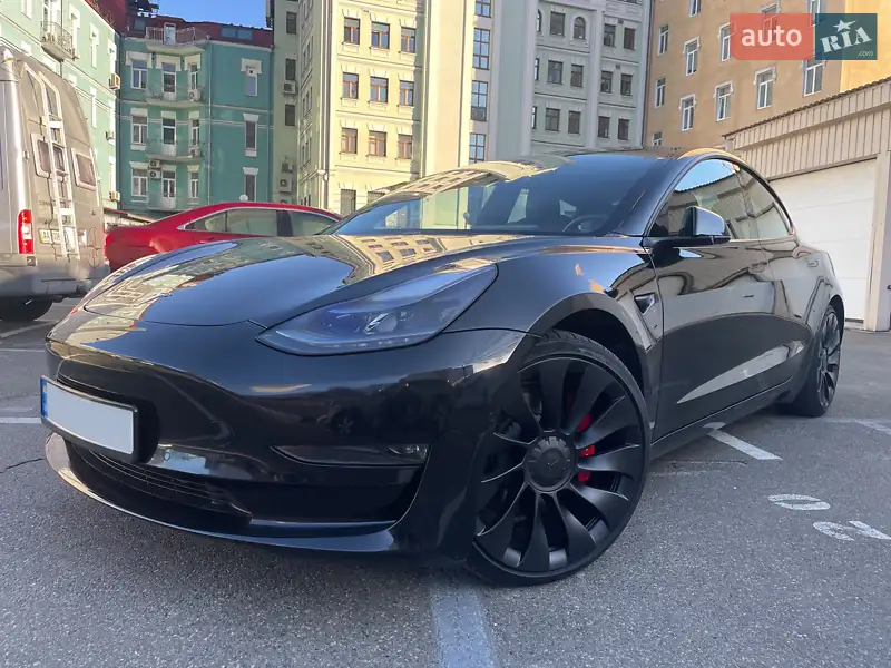 Седан Tesla Model 3 2021 в 
