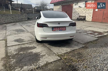 Седан Tesla Model 3 2021 в 