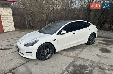 Седан Tesla Model 3 2021 в 