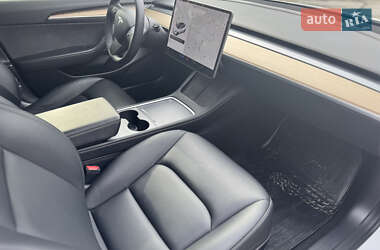 Седан Tesla Model 3 2021 в 