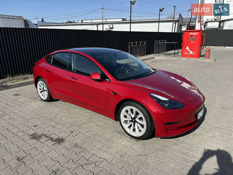 Седан Tesla Model 3 2022 в Львове