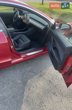 Седан Tesla Model 3 2019 в 