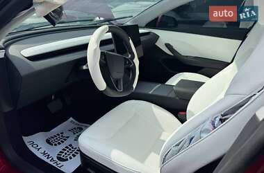 Седан Tesla Model 3 2024 в 