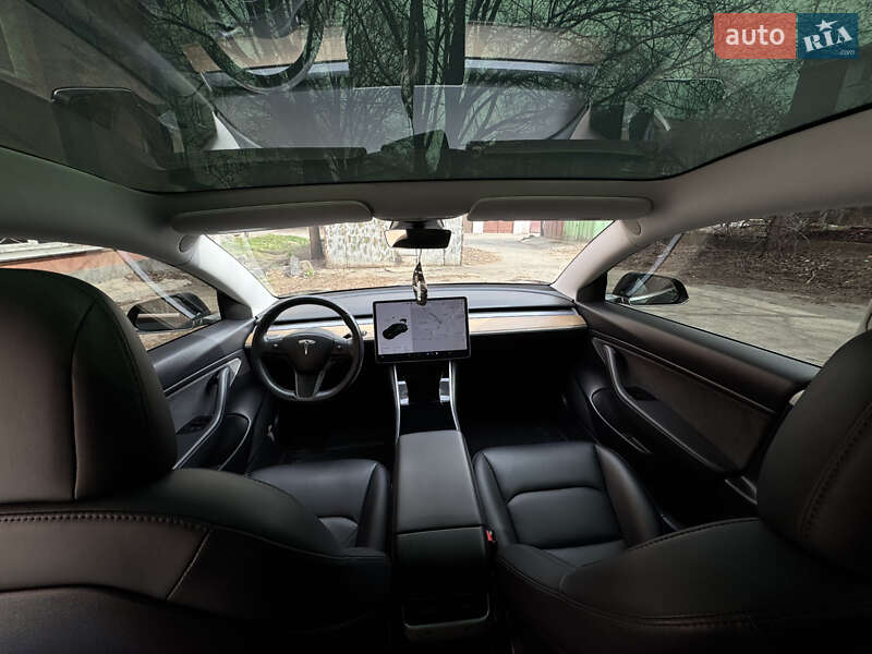 Седан Tesla Model 3 2019 в Киеве