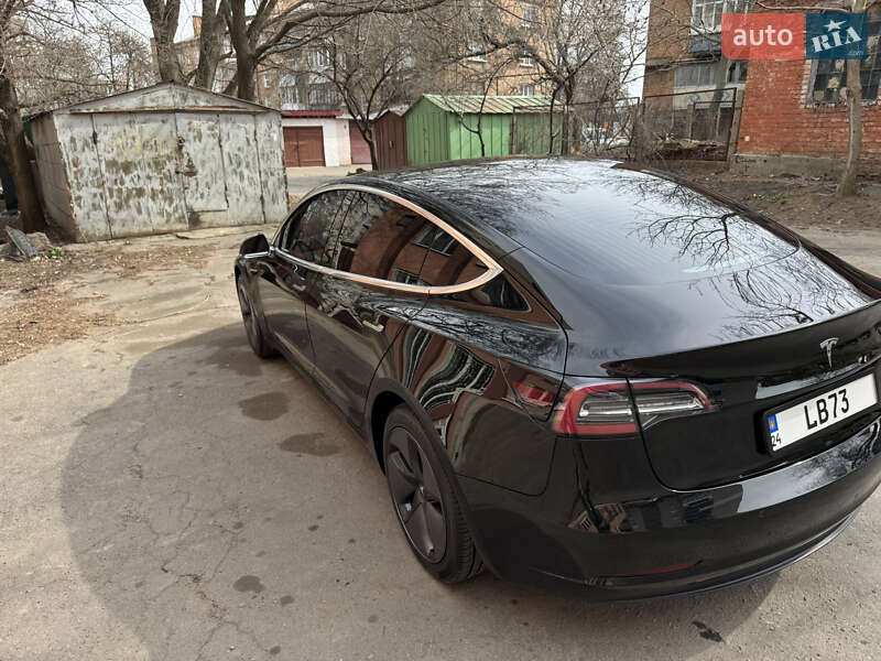 Седан Tesla Model 3 2019 в Киеве