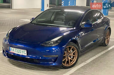 Седан Tesla Model 3 2022 в 