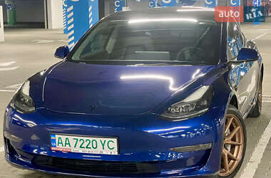 Седан Tesla Model 3 2022 в 