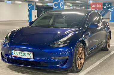 Седан Tesla Model 3 2022 в 