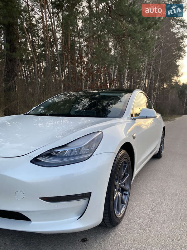 Седан Tesla Model 3 2019 в Житомире