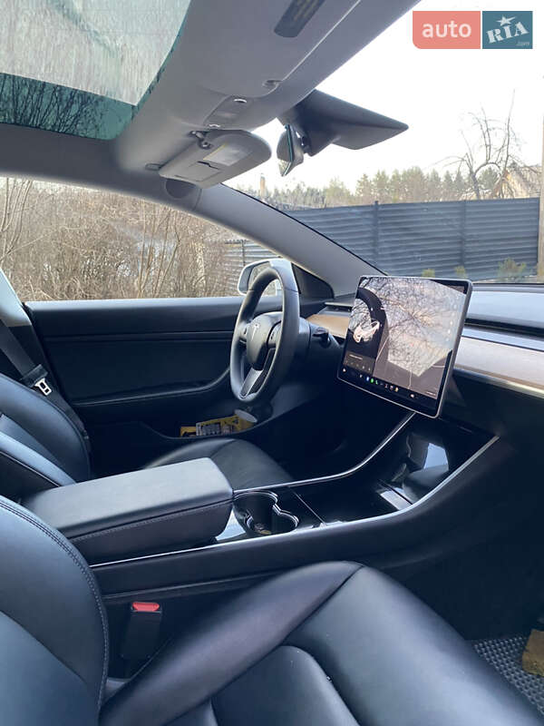 Седан Tesla Model 3 2019 в Житомире