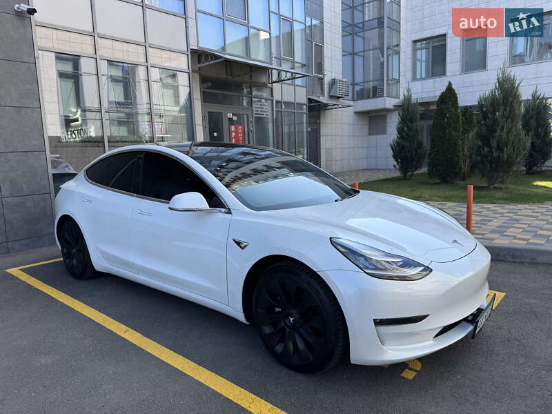 Седан Tesla Model 3 2020 в Києві