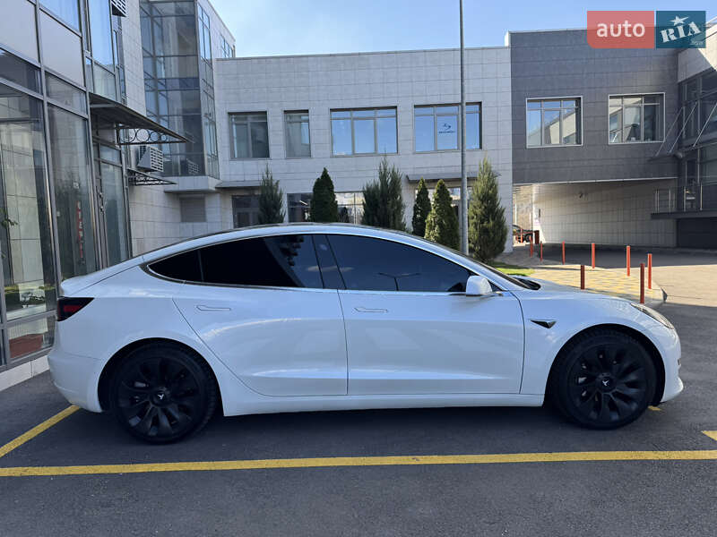 Седан Tesla Model 3 2020 в Києві