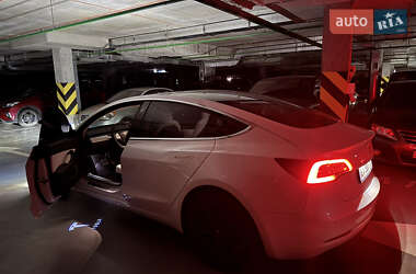 Седан Tesla Model 3 2020 в 