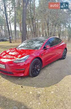 Седан Tesla Model 3 2021 в 