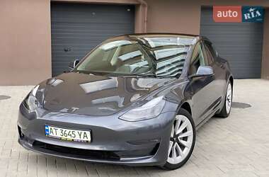 Седан Tesla Model 3 2023 в 